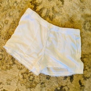 White 100% Tencel Women’s shorts Size L like new!